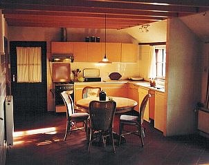 Gezellige keuken in Vakantiehuis in Odoornerveen, perfect voor een ontspannen verblijf, Zuidoost Drenthe, Drenthe.