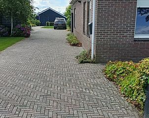 Oprit naar Huisje in Emmer-Compascuum, vakantiehuis in Zuidoost Drenthe, Drenthe.