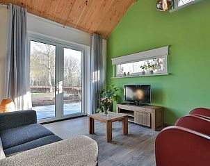 Knusse zithoek in Vakantiehuis in Zuidwolde, Zuidwest Drenthe met uitzicht op de natuur.