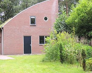 Huisje in Ruinen, een charmant vakantiehuis in Zuidwest Drenthe, omringd door weelderige natuur voor een serene ontsnapping.