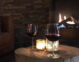 Gezellige open haard in Huisje in Echten, ideale vakantiewoning in Drenthe.