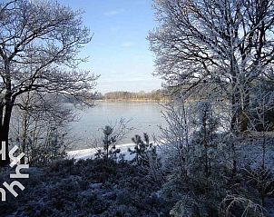 Slaapkamer met uitzicht in vakantiehuis DG469 in Dwingeloo, Zuidwest Drenthe, Drenthe.