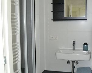 Frisse badkamer in Vakantiehuis in Dwingeloo, Zuidwest Drenthe met moderne voorzieningen.