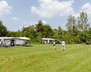 Entspannung und Spiel auf dem RCN de Noordster | Komfort-Campingplatz, Dwingeloo. Gemtliche Stellpltze inmitten der grnen Natur.