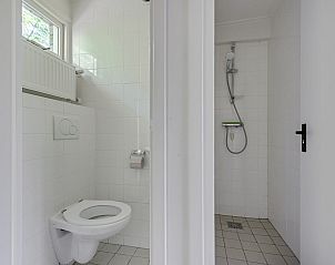 Moderne badkamer in Bungalow Pluto, Dwingeloo, Drenthe. Vakantiehuis met alle voorzieningen.