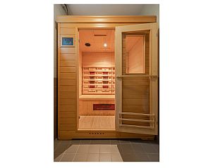 Ontspan in de priv sauna van Bungalow Zon, een vakantiehuis in Dwingeloo, Zuidwest Drenthe, ideaal voor een rustgevende vakantie.