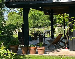 Gezellig terras van Huisje in Dwingeloo, vakantieverblijf in Drenthe.