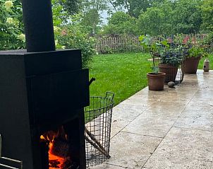 Gezellig vuurtje op het terras van Huisje in Dwingeloo, vakantieverblijf Drenthe.