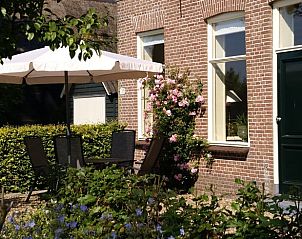 Genieen Sie den sonnigen Garten mit Terrasse im Huisje in Ruinerwold, einem charmanten Ferienhaus im malerischen Sdwest-Drenthe.