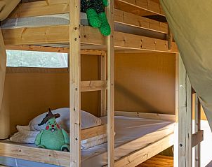 Gemtliches Schlafzimmer mit Etagenbett im Ferienhaus in Ruinerwold, Ferienhaus im Sdwesten von Drenthe, umgeben von Natur.