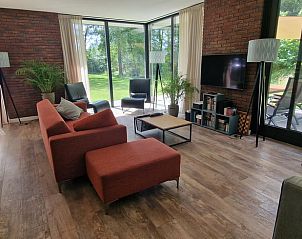 Sitzecke mit Gartenblick im Ferienhaus in Wateren, Drenthe.