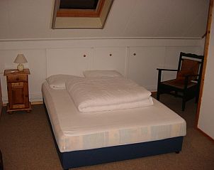Slaapkamer met tweepersoonsbed in Heimensteegde - 't Rustpunt, vakantiehuis in Wittelte, Zuidwest Drenthe voor comfort.
