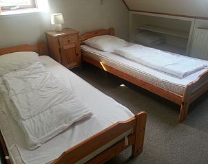 Gezellige slaapkamer met twee eenpersoonsbedden in Heimensteegde - 't Rustpunt, vakantiehuis in Wittelte, Drenthe.