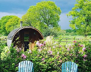 Besneeuwd landschap rondom Huisje in Dieverbrug, Zuidwest Drenthe, met een gezellige en warme uitstraling.