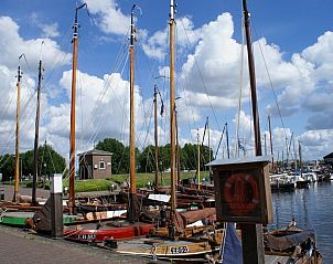 Haven met traditionele boten nabij Trekkershut 4 Personen, Biddinghuizen, Flevoland.