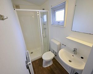 Bathroom with shower and sink in Mobile home | 6 Persons, Biddinghuizen, Eastern Flevoland. Modern and practical.