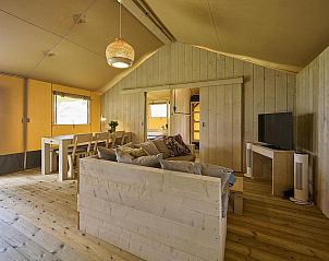 Ruime eetkamer in Medley Lodge, perfect voor gezinnen in Biddinghuizen, Oostelijk Flevoland, Flevoland.