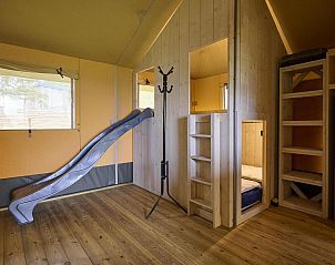 Ruime kinderkamer met glijbaan in Medley Lodge, Biddinghuizen, Oostelijk Flevoland, Flevoland.