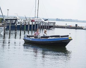 Boottocht op het water nabij Medley Lodge, Biddinghuizen, Oostelijk Flevoland, Flevoland.