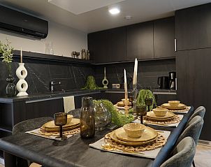 Moderne keuken in Chalet in Biddinghuizen, vakantiehuis in Flevoland met stijlvolle inrichting.