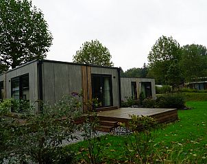 Chalet in Biddinghuizen, vakantiehuis in Oostelijk Flevoland omringd door groene natuur.