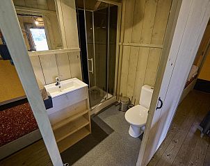 Badkamer van Safari Cottage in Biddinghuizen, een comfortabele safaritent voor 4-6 personen in Flevoland.