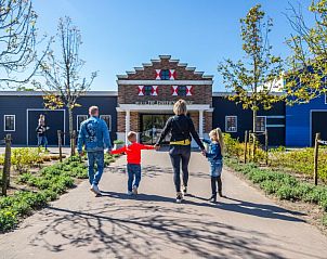 Familie-uitje in de omgeving van Vakantiehuis Cube Elite 6, Biddinghuizen, Flevoland met bezoek aan lokale attracties.