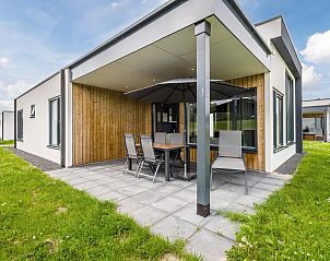 Plattegrond van de 4-persoons bungalow Waterparc Veluwemeer in Biddinghuizen, met overzicht van kamers en voorzieningen.