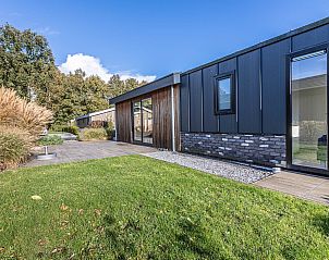 Detached house in Biddinghuizen, vacation home in Flevoland with modern architecture and green garden in a quiet area.