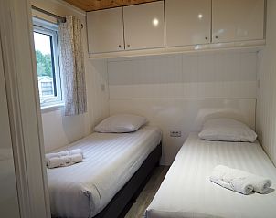 Moderne badkamer met douche in Chalet in Biddinghuizen, Oostelijk Flevoland, Flevoland.