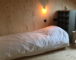 Cozy single room in Cottage in Kraggenburg, ideal for a relaxing stay in Flevoland.