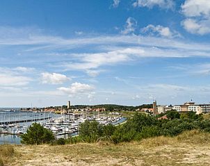 Uitzicht op de haven en WestCord Hotel Schylge, West-Terschelling vanaf de duinen.
