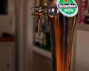 Heineken tap in Hotel Oepkes, West-Terschelling, vakantieappartement met lokale drankjes op de Waddeneilanden.
