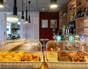 Vers gebakken broodjes bij Hotel Oepkes, West-Terschelling, vakantieappartement met uitgebreid ontbijt op Terschelling.