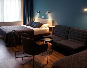 Comfortabele slaapkamer in Hotel Oepkes, West-Terschelling, vakantieverblijf met moderne inrichting op de Waddeneilanden.