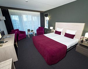 Luxe hotelkamer in Hotel Bornholm, West-Terschelling, met ruime opzet en moderne inrichting.