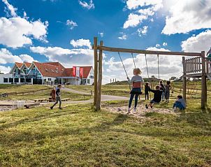 Kindvriendelijke speelplaats bij Stayokay Hostel Terschelling in West-Terschelling.