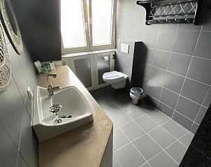 Moderne badkamer in Hotel Buren, vakantiehuis in West-Terschelling