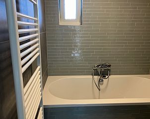 Mountainbiken door de bossen nabij vakantiehuis FR433 in Appelscha, Friesland.