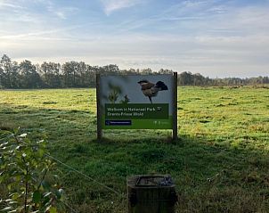 Moderne keuken in vakantiehuis FR433, Appelscha, met uitzicht op de tuin.