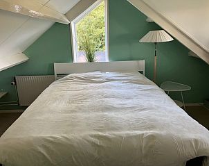 Rustieke houten omheining bij vakantiehuis FR433 in Appelscha, Friese bossen.