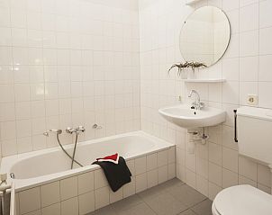 Frisse badkamer van Bungalow de Heivlinder, vakantiehuis in de Friese bossen van Appelscha, Friesland.