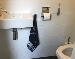 Moderne badkamer in Vakantiehuisje in Appelscha, een comfortabel vakantiehuis in de Friese bossen van Friesland.