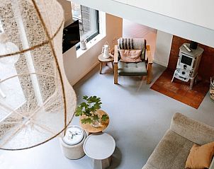 Gemtliches Wohnzimmer des Ferienhauses in Appelscha, Ferienhaus in den friesischen Wldern, Friesland, mit gemtlicher Sitzecke und Holzofen.