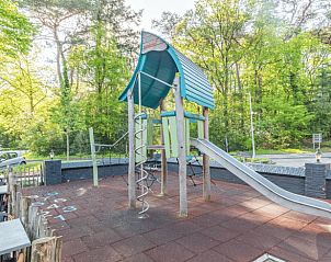 Entspannen Sie sich im Jacuzzi im Huisje in Appelscha, Ferienhaus in den friesischen Wldern, Friesland.