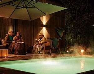 Ontspan bij het zwembad van Unbrick One in Appelscha, Friese bossen, vakantiehuis voor 6 personen met sauna.