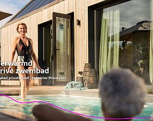 Verwarmd priv zwembad van Unbrick One, vakantieaccommodatie in Appelscha, Friese bossen.