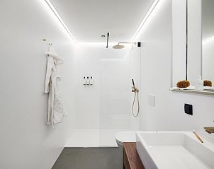 Luxury shower in Unbrick One vacation home in Appelscha, Friese bossen, Friesland.