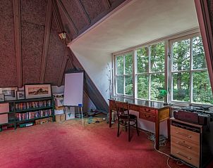 Zolder met dakraam in vakantiehuis Oldeberkoop, Friesland.