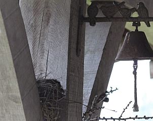 Rustikale Glocke am Eingang von Huisje in Haule, Ferienhaus in Friesland.